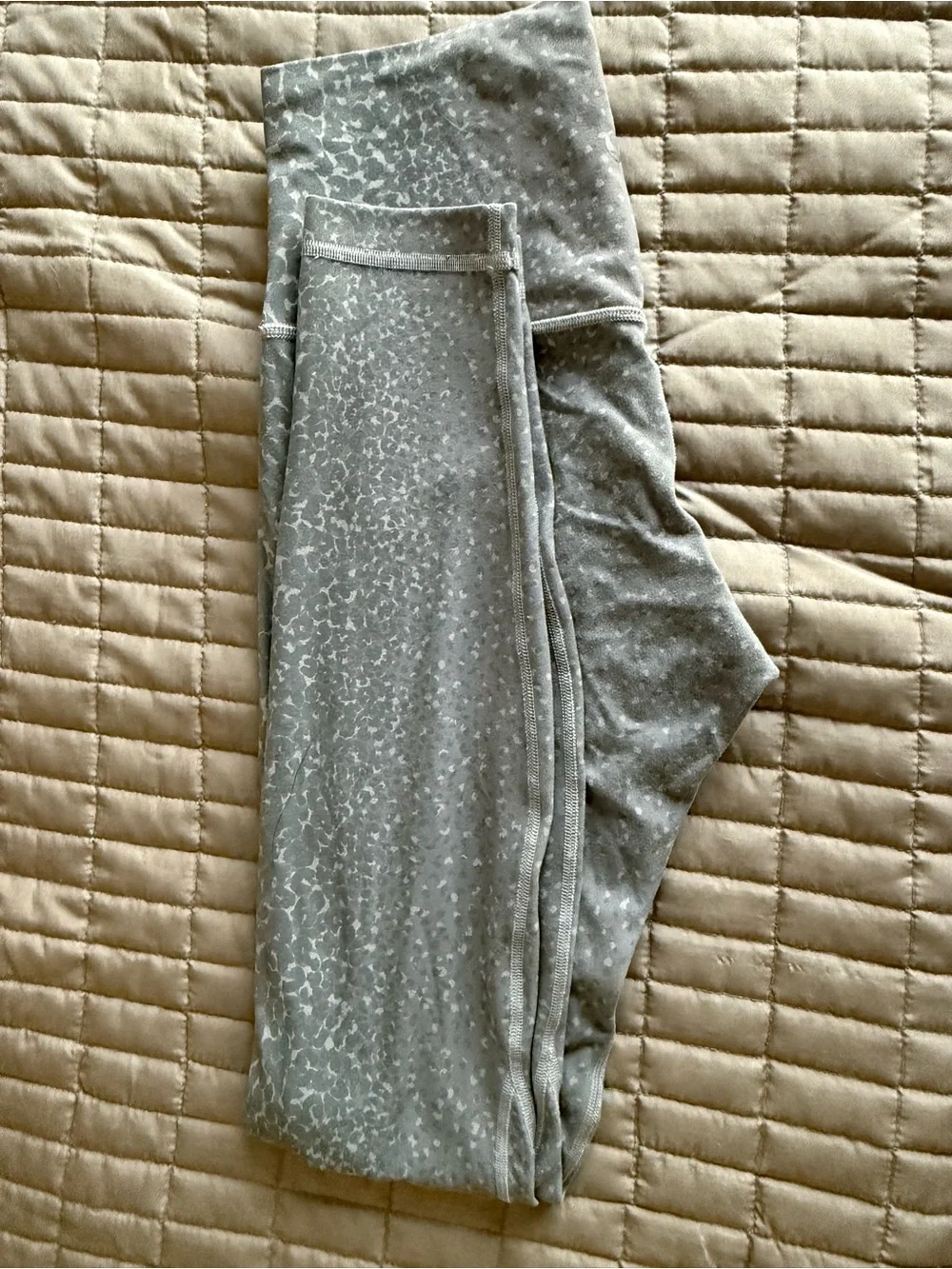 lululemon athletica women’s Charcoal Gray Patterned Leggings